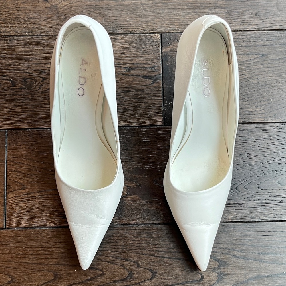Aldo Elegant White Pointy-Toed Heels Pumps